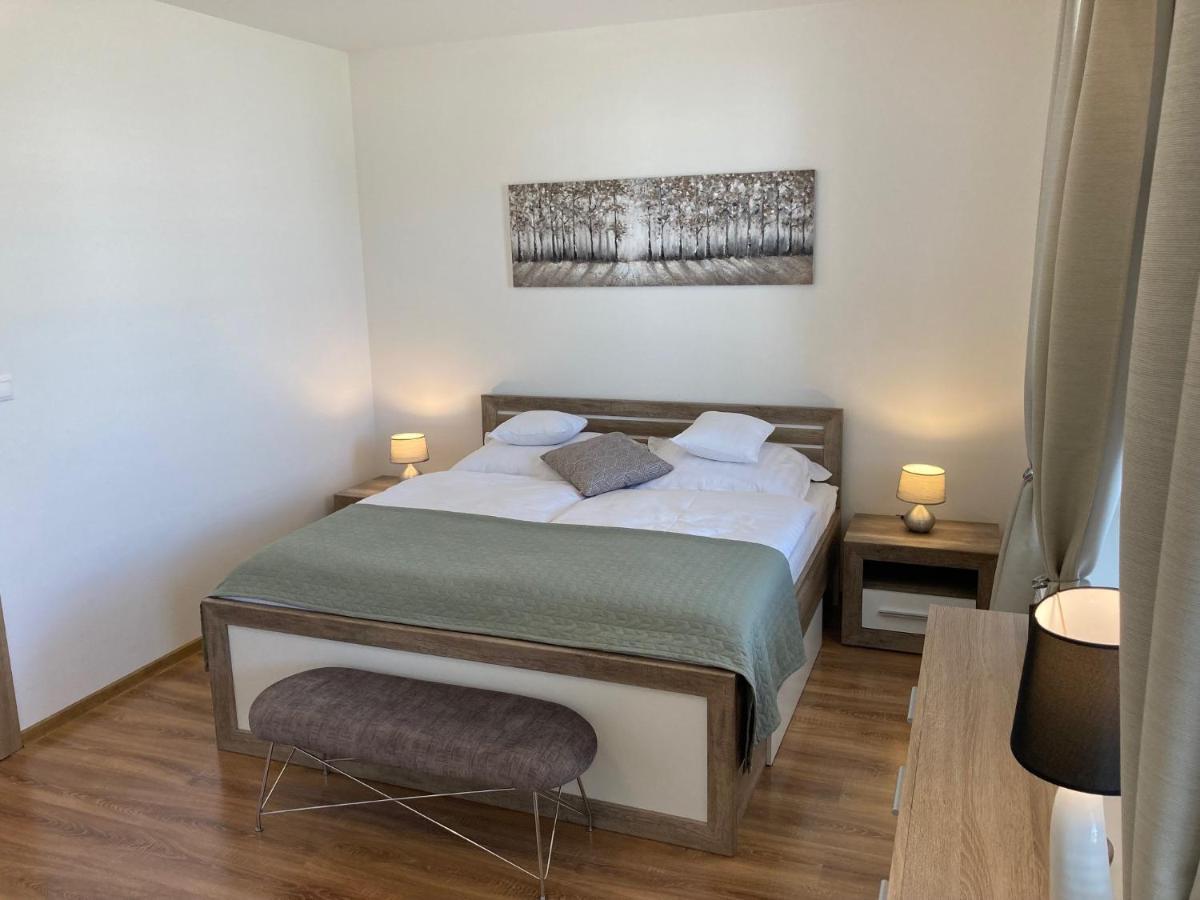 Apartmany Rubin Nesvady Exteriör bild