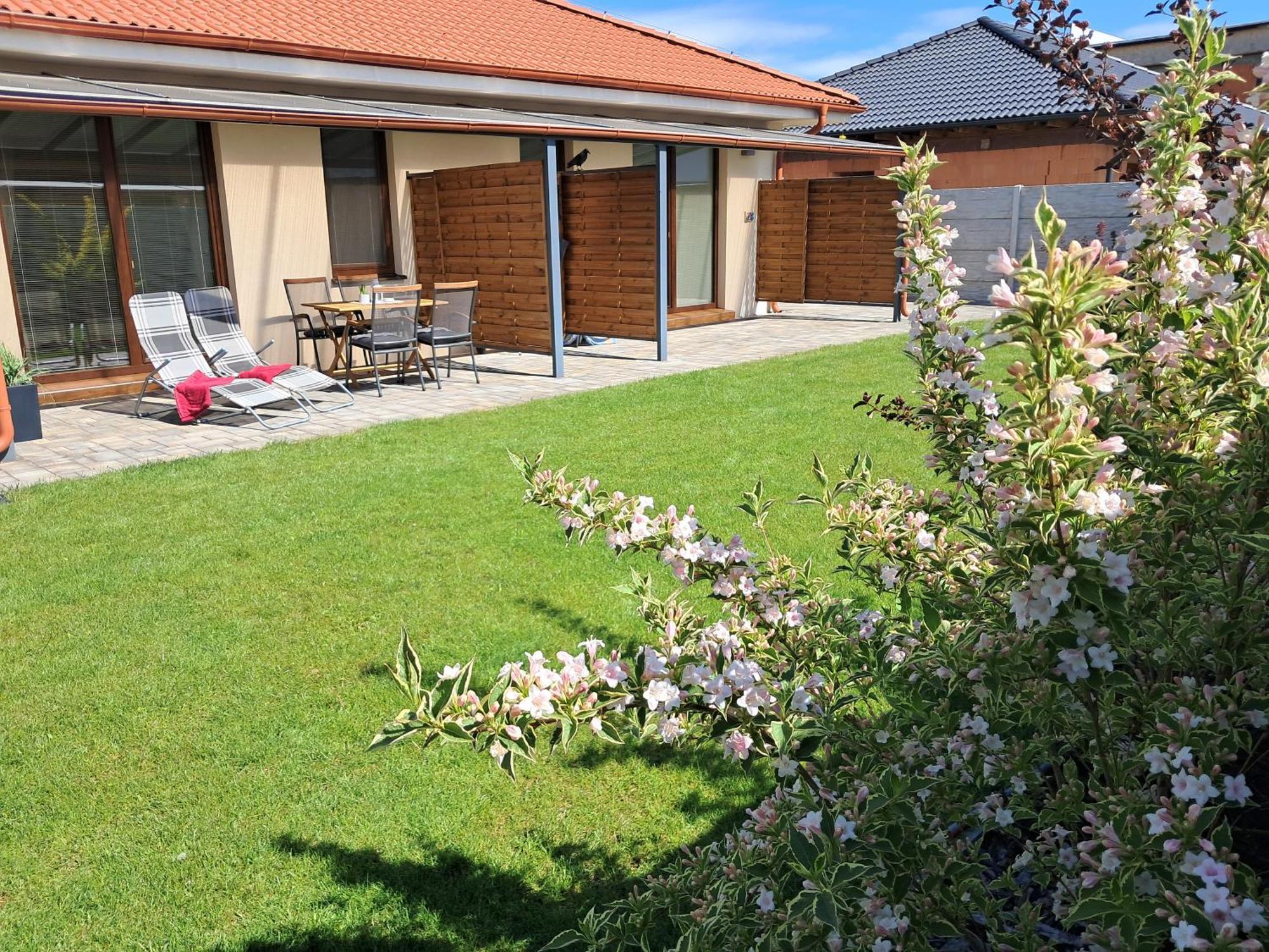 Apartmany Rubin Nesvady Exteriör bild